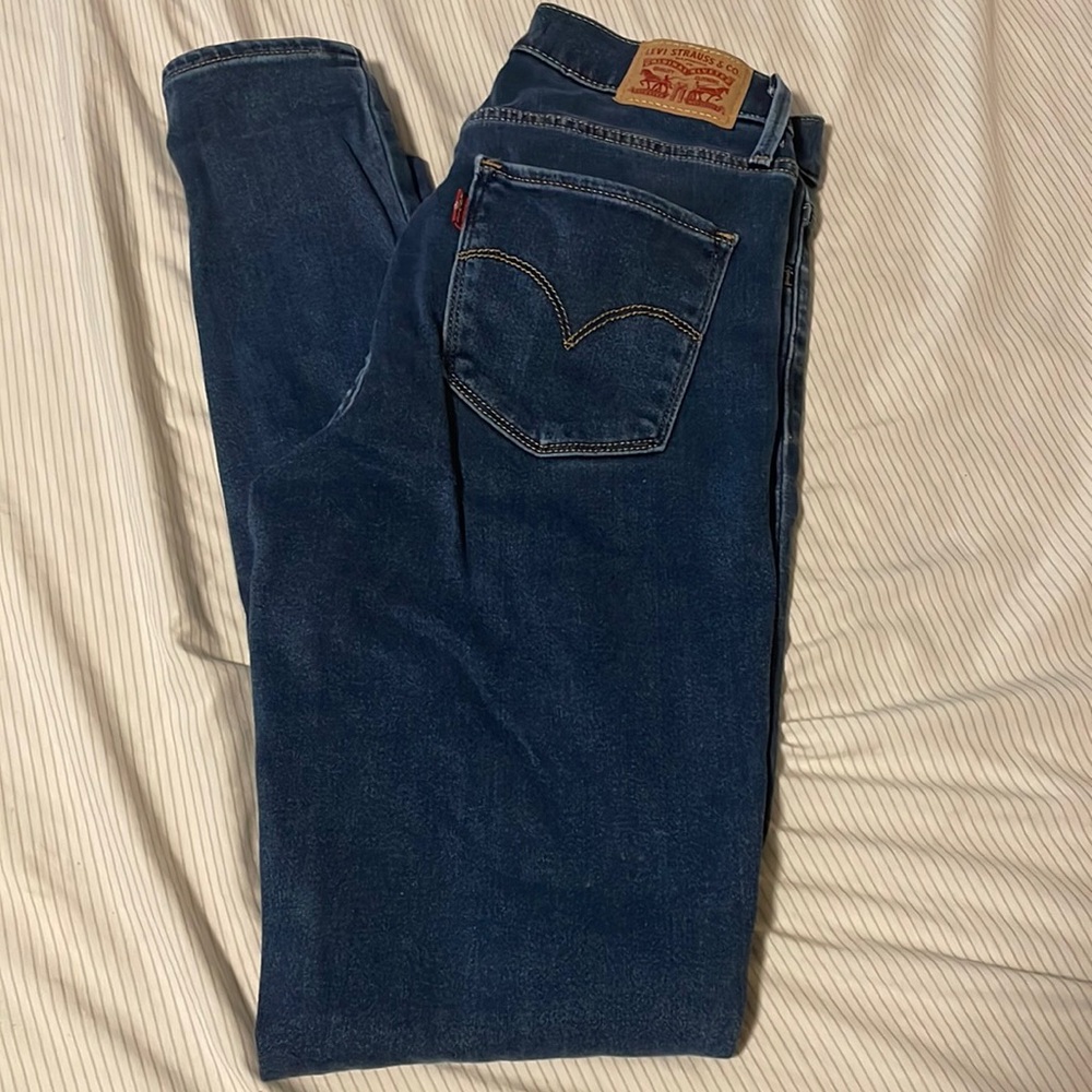 Levi’s dark wash high rise super skinny jeans